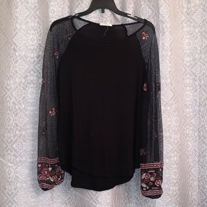 Long sleeve embroidered blouse.